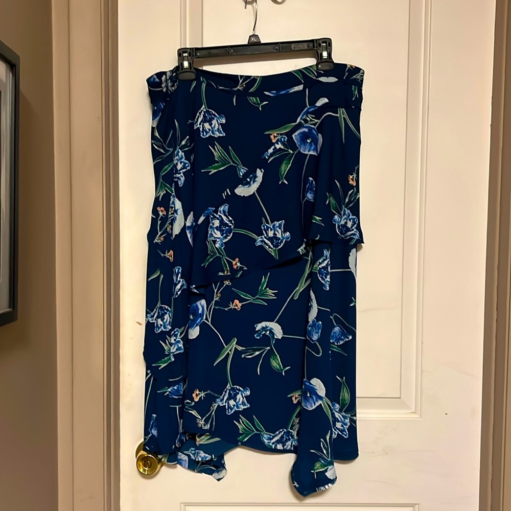 Ivanka Trump lines skirt